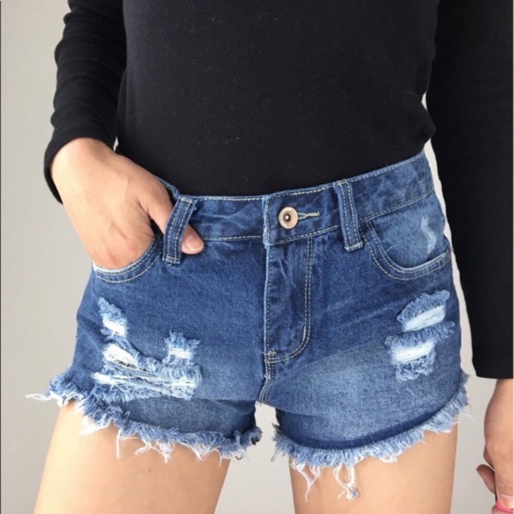NEW frayed denim shorts - Picture 4 of 6